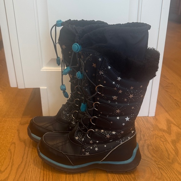 Navy Land’s End Starry Winter Boots with Blue Accents - Picture 3 of 6